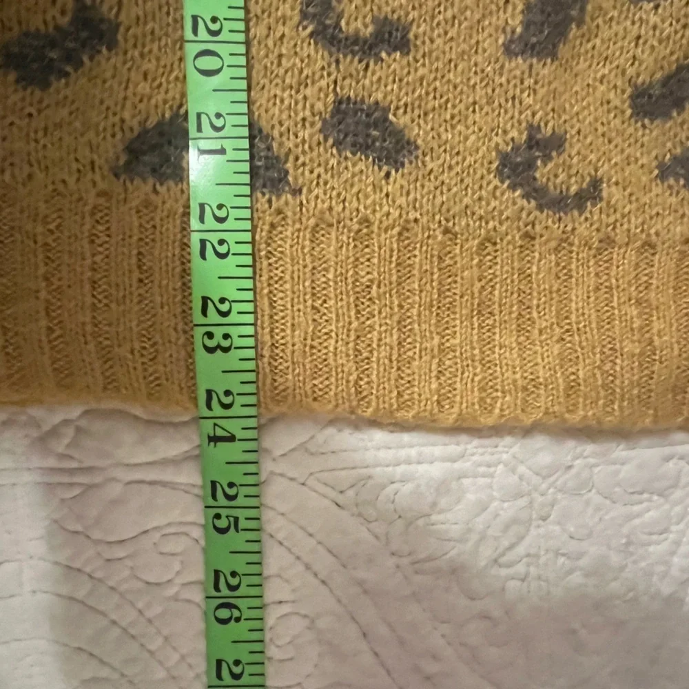 Easel Shawl Neck Sweater Gold Size
S Off the Shoulder Leopard Print
Cozy, medium - Picture 8 of 9